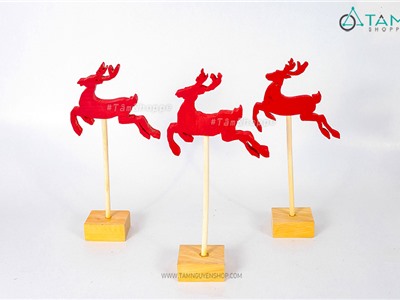 Standing con tuần lộc đỏ